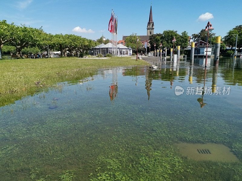 2019年夏季高水位期间Radolfzell' Mole和长廊的水平图像